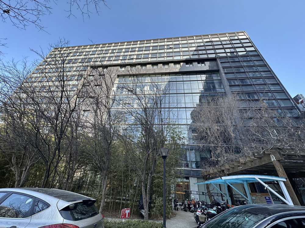 鸿运大厦外观图1